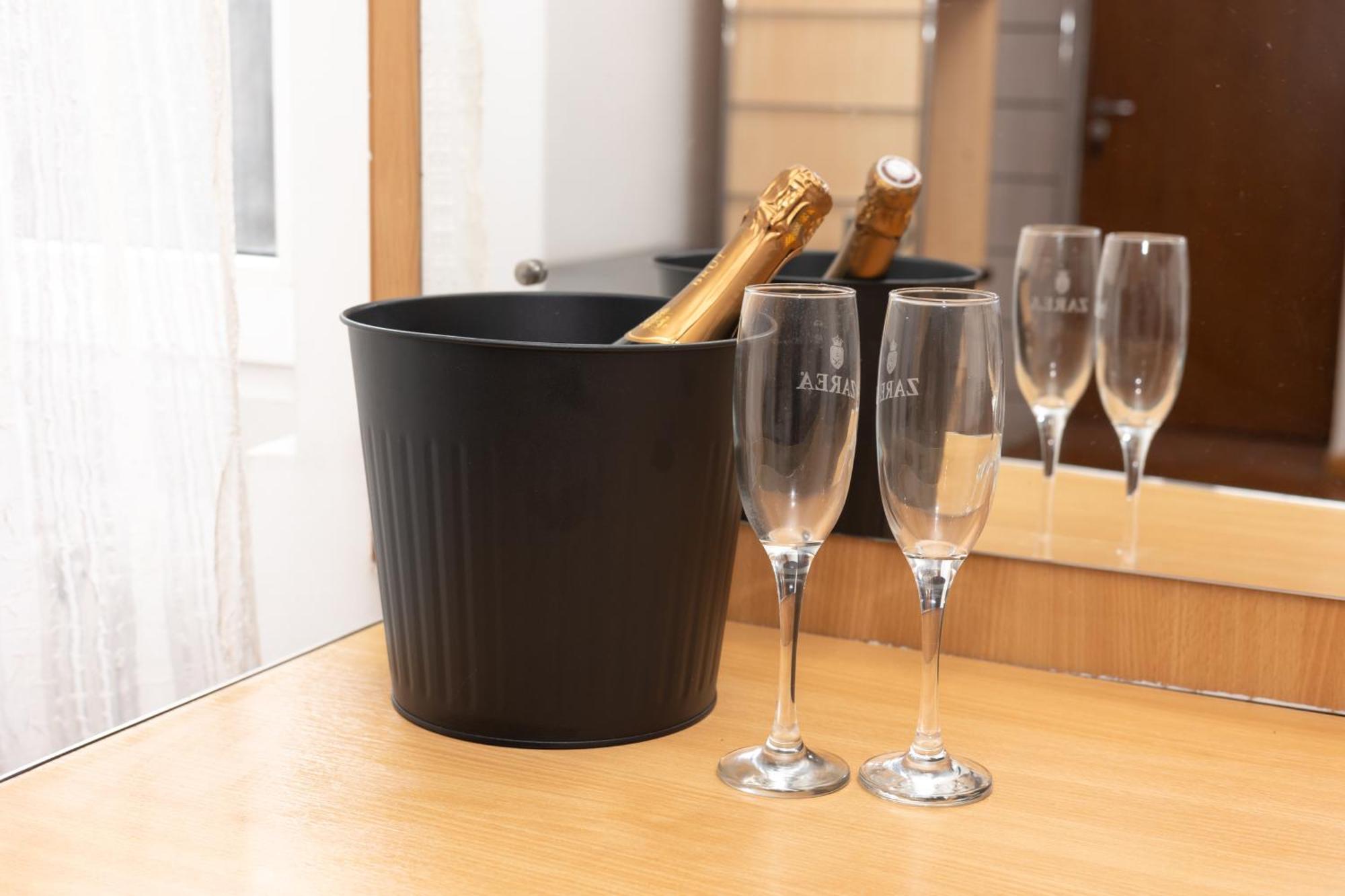 Shared Retro Vintage Luxury Apartment ブカレスト エクステリア 写真